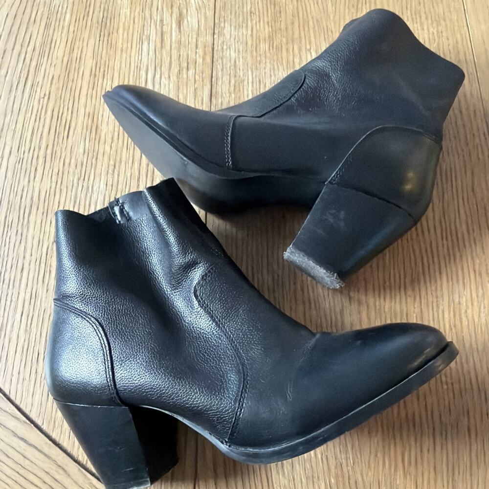 Diba Black Pebbled Leather Block Heel Ankle Zip Bootie 8 Western City Timeless - Picture 4 of 8